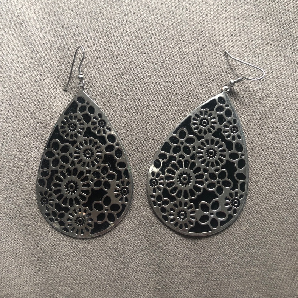 Metal Dangly Earrings with Flowered Detail